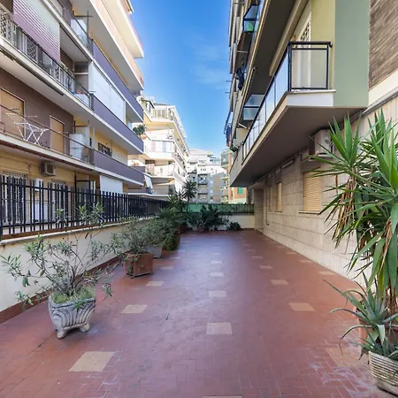 Apartment Kai- A 200m Dal Mare Di Roma,