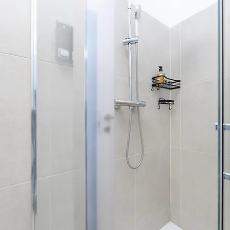 Apartment Kai- A 200m Dal Mare Di Roma, *